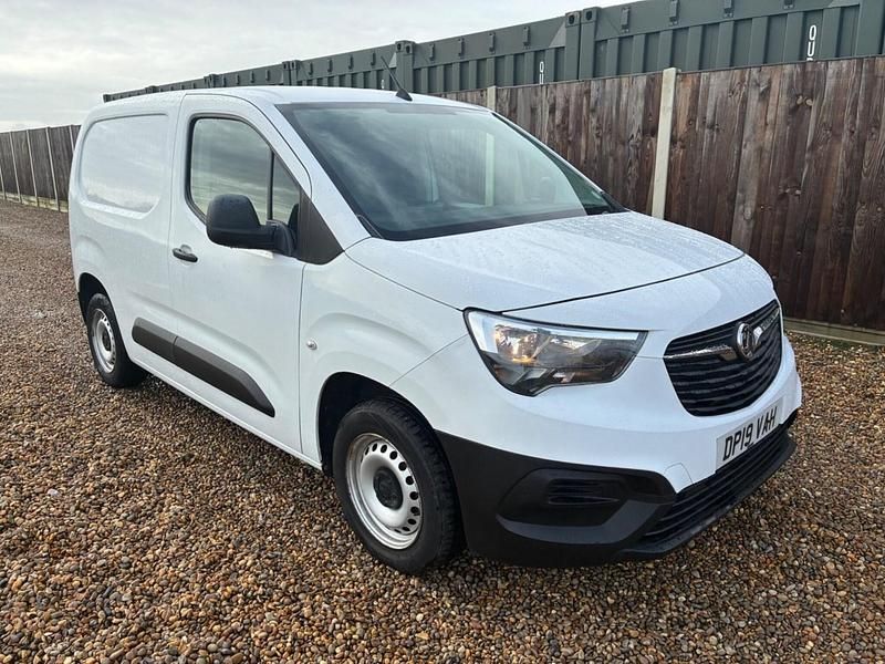 Used Vauxhall Combo Edition 75 HP (55 kW) 2019 White MPV