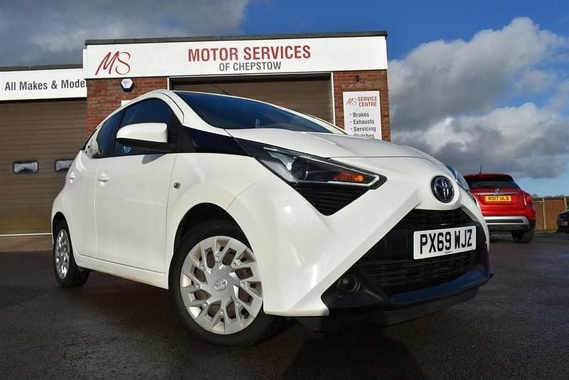 White Used 2019 Toyota Aygo X-play Hatchback | £10,295 (Fair price) - Image 1/4