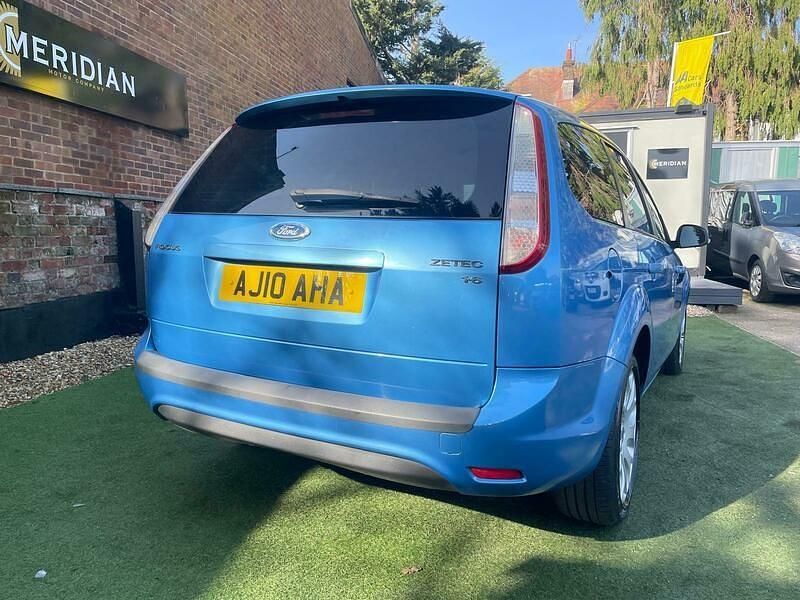 Used Ford Focus Zetec 100 HP (73 kW) 2010 Blue Estate