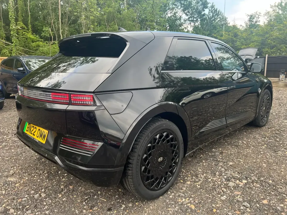 Usado Hyundai Ioniq Ultimate 160 kW (218 CV) 2022 Negro Utilitario