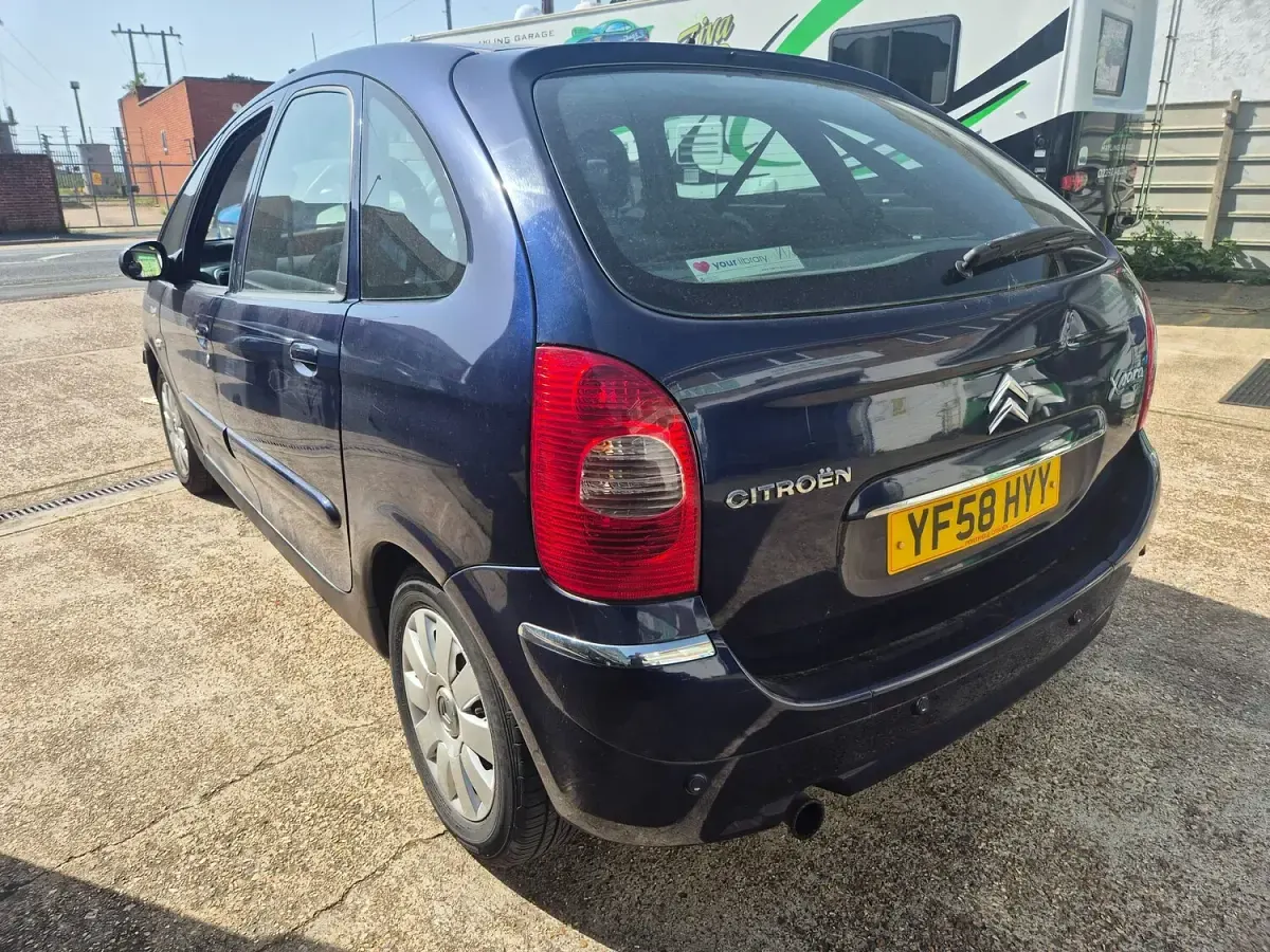 Used Citroën Xsara Picasso 92 HP (67 kW) 2009 Blue MPV