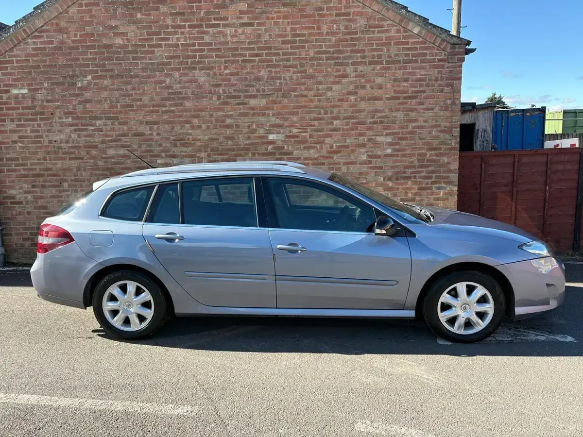 Used Renault Laguna III 150 HP (110 kW) 2010 Blue Estate