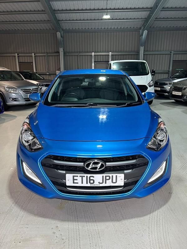 Used Hyundai i30 SE 100 HP (73 kW) 2016 Blue Hatchback