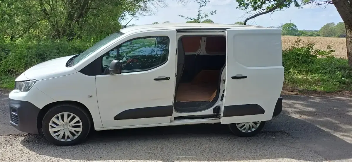 Used Peugeot Partner Premium 131 HP (96 kW) 2021 White MPV