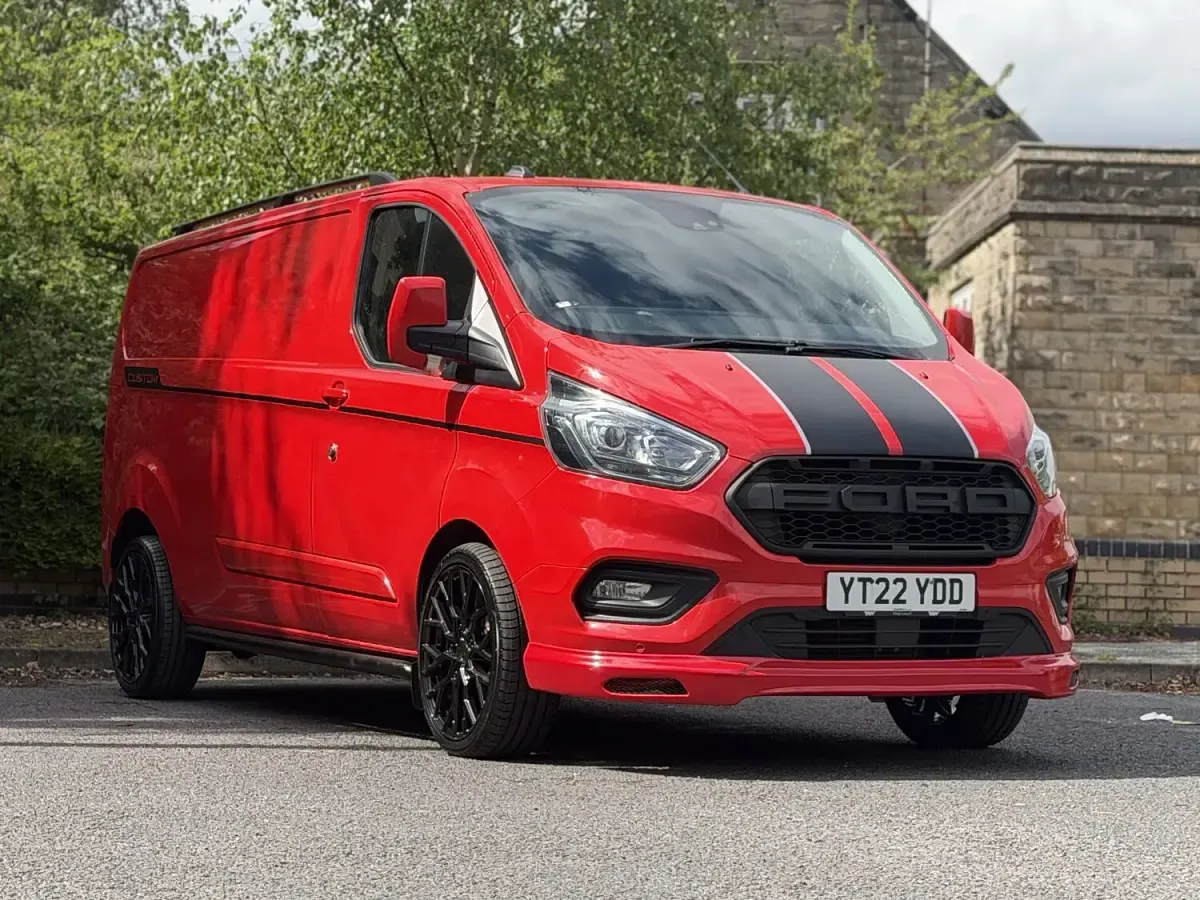 Used Ford Transit Custom Limited 130 HP (95 kW) 2022 Red Van