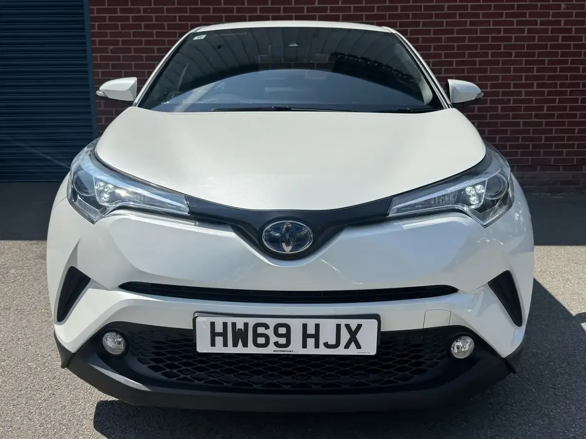 Used Toyota C-HR 122 HP (89 kW) 2019 White SUV