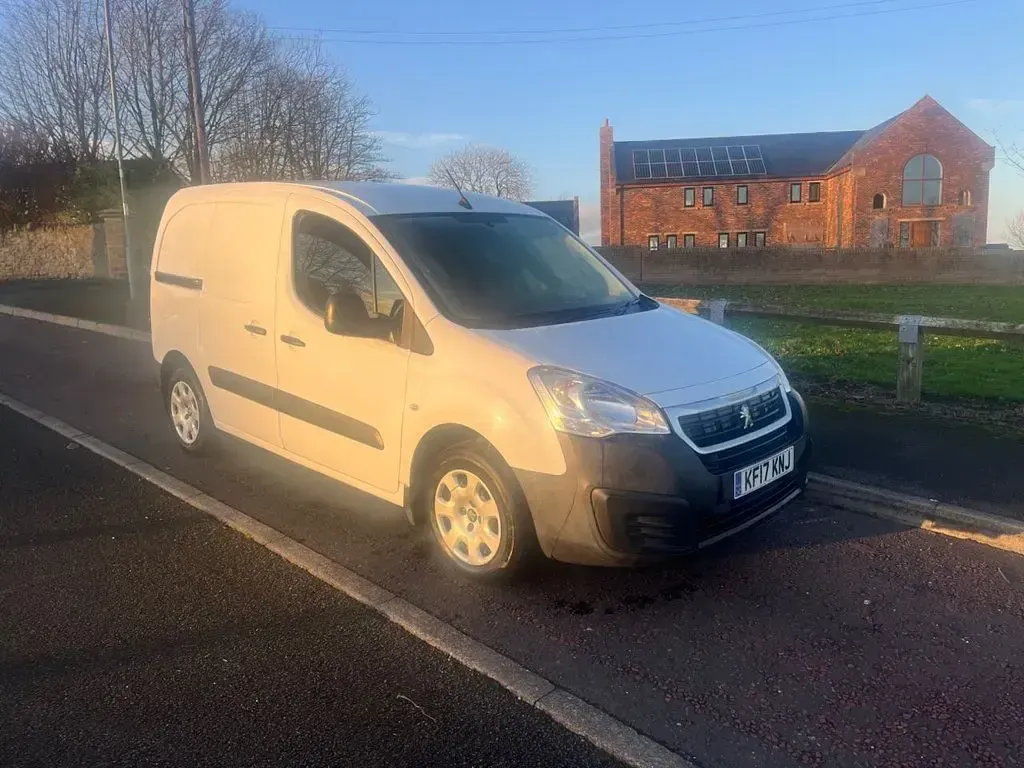Used Peugeot Partner 2017 White MPV