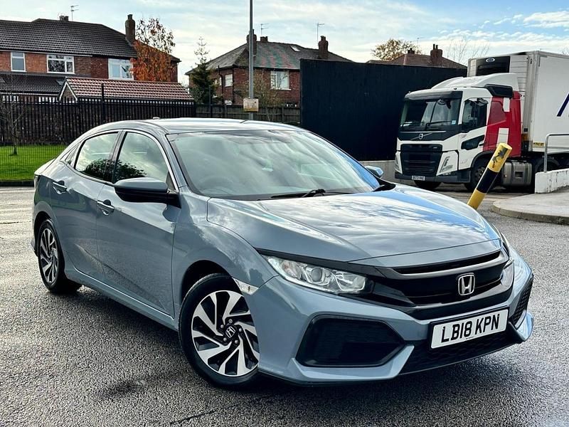 Begagnad Honda Civic SE 120 HK (88 kW) 2018 Grå Halvkombi