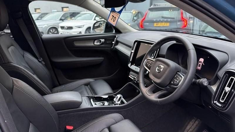 Used Volvo XC40 Ultimate 197 HP (144 kW) 2023 Blue SUV