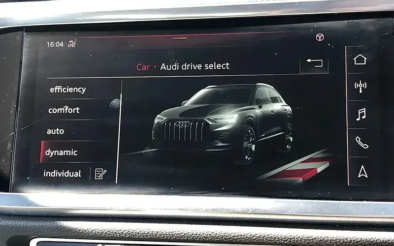 Used Audi Q3 S-Line 190 HP (139 kW) 2019 Blue SUV