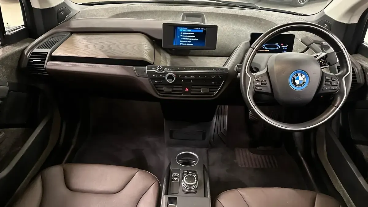 Begagnad BMW i3 Comfort Edition 135 kW (184 HK) 2022 Svart Halvkombi