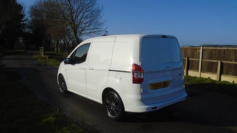 Usado Ford Transit Sport 100 HP (73 kW) 2018 Branco Van