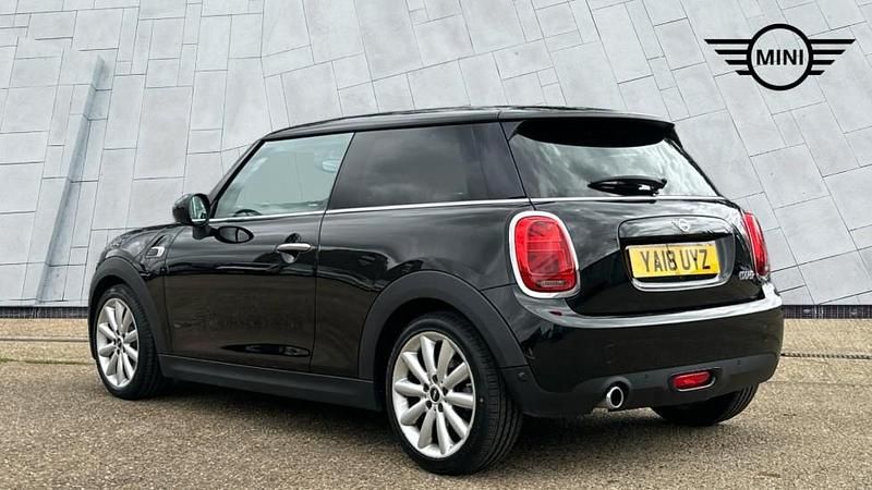 Usado Mini Cooper Hatch 134 HP (98 kW) 2018 Preto Citadino