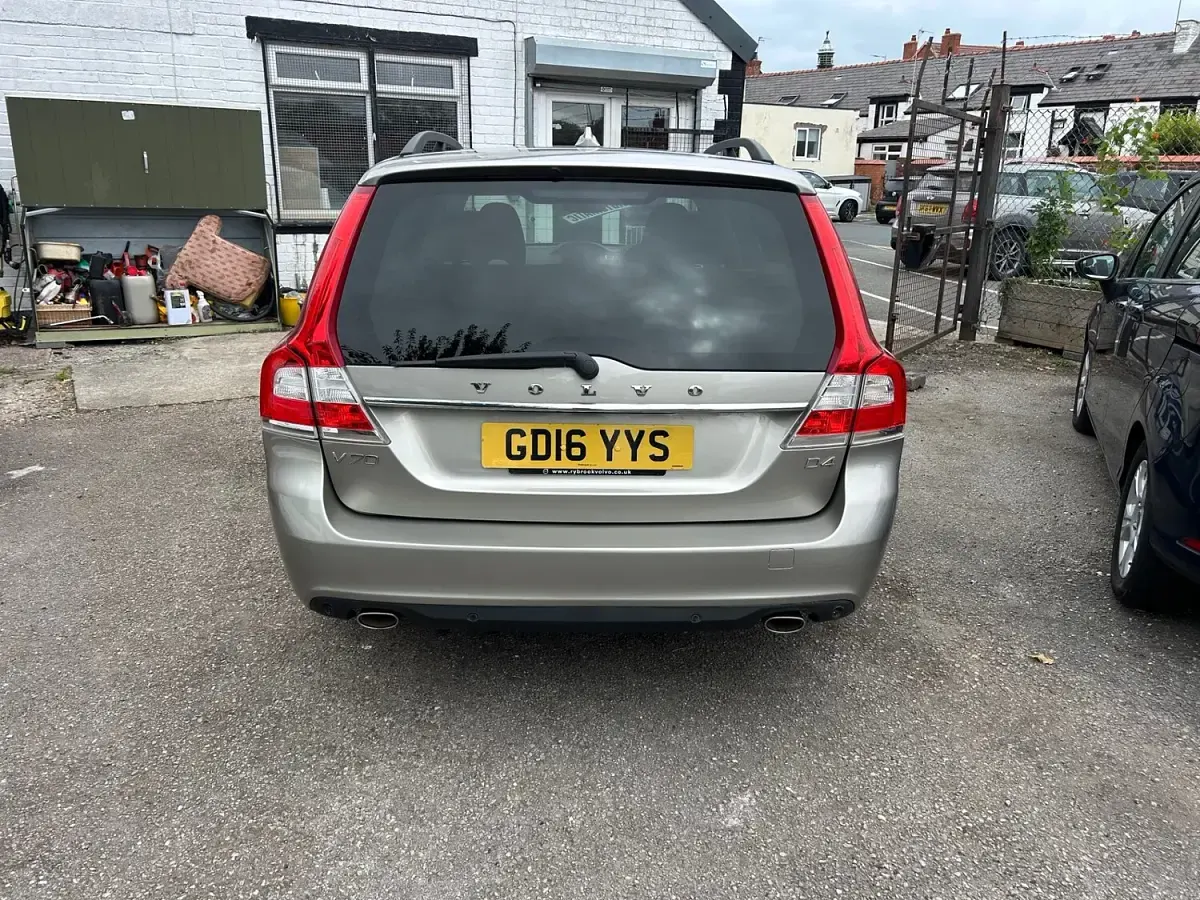 Used Volvo V70 SE 181 HP (133 kW) 2016 Gold Estate