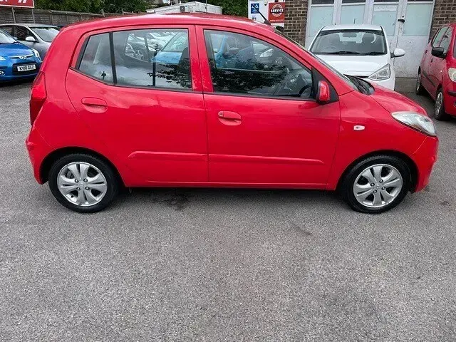 Used Hyundai i10 Active 86 HP (63 kW) 2012 Red Hatchback