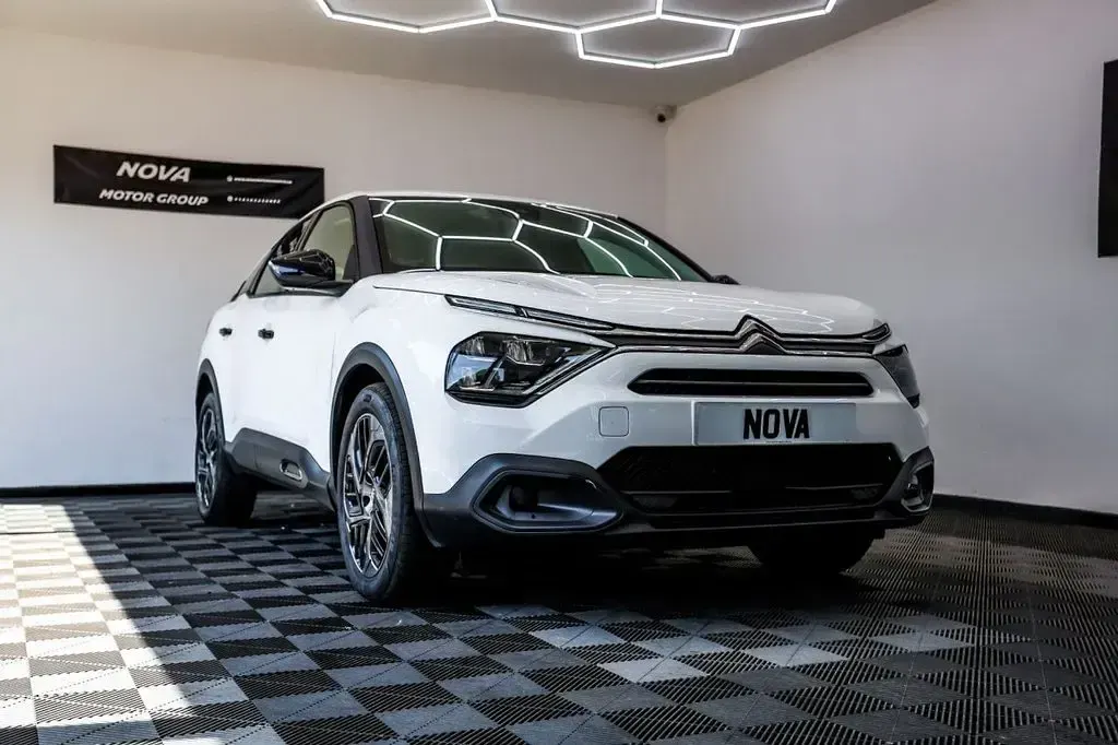Used Citroën C4 PureTech 102 HP (75 kW) 2023 White SUV