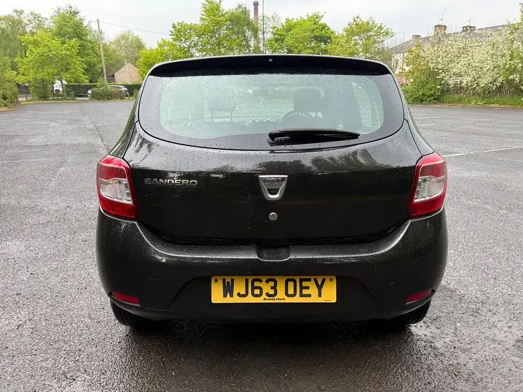 Gebraucht Dacia Sandero Lauréate 75 PS (55 kW) 2013 Schwarz Kleinwagen