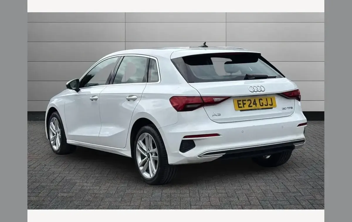 Usado Audi A3 Sport 110 HP (80 kW) 2024 Branco Citadino