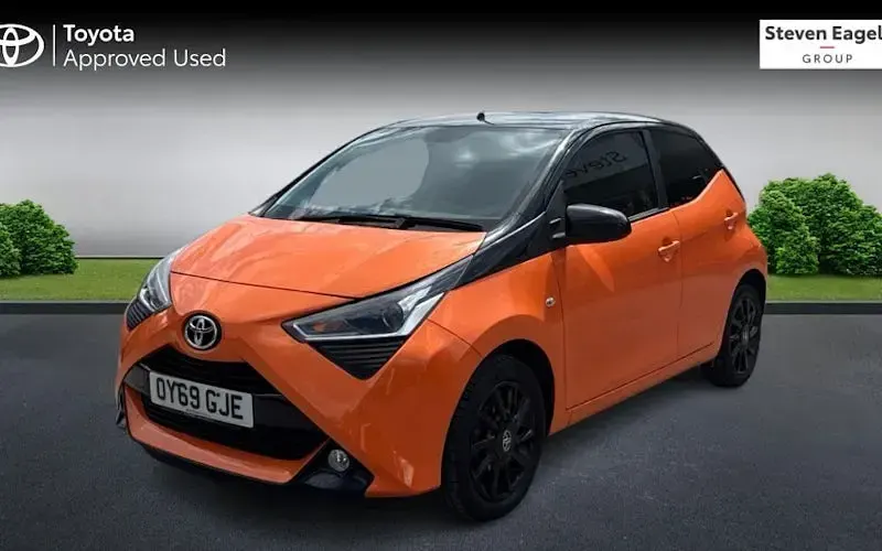 Used Toyota Aygo X-cite 72 HP (52 kW) 2019 Orange Hatchback
