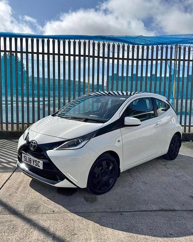 Used Toyota Aygo X-play 2018 White Hatchback