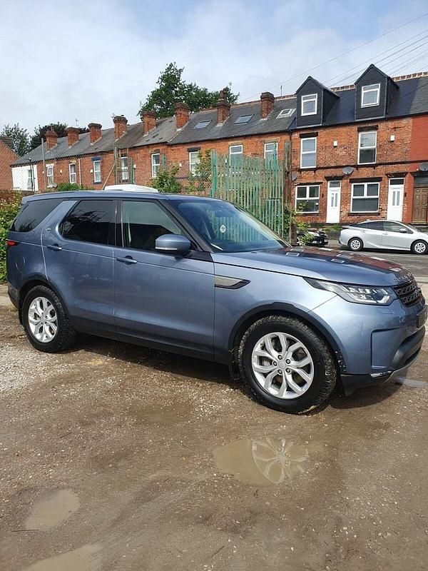 Blue Used 2018 Land Rover Discovery 5 SE SUV | £17,989 - Image 1/4
