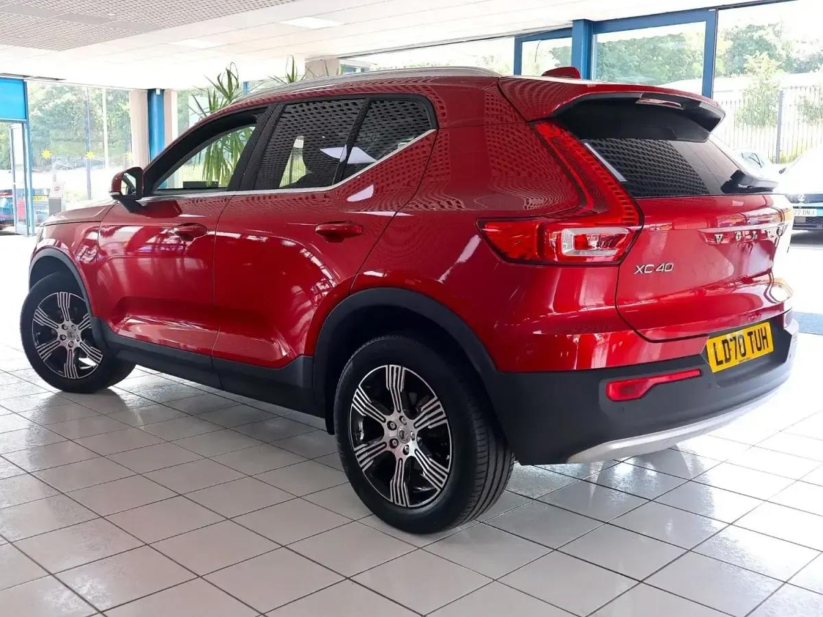 Begagnad Volvo XC40 Inscription 163 HK (119 kW) 2020 Röd SUV