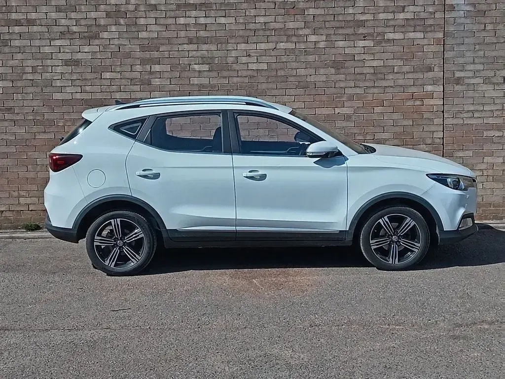 Używany MG ZS Exclusive 106 KM (77 kW) 2020 Biały SUV