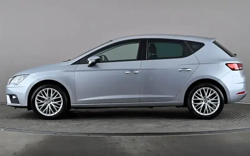Used Seat Leon SE Dynamic 116 HP (85 kW) 2020 Silver Hatchback
