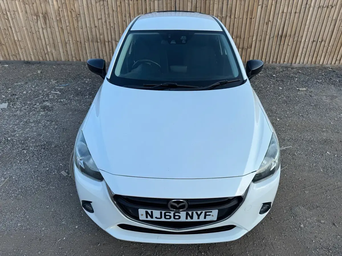 Used Mazda 2 Inclusive 90 HP (66 kW) 2017 White Hatchback