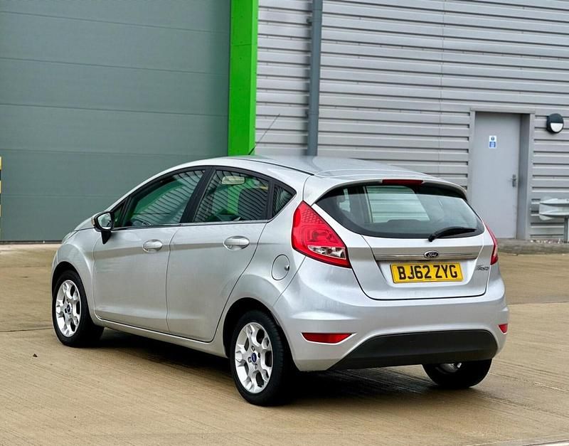 Used Ford Fiesta Zetec 82 HP (60 kW) 2012 Silver Hatchback