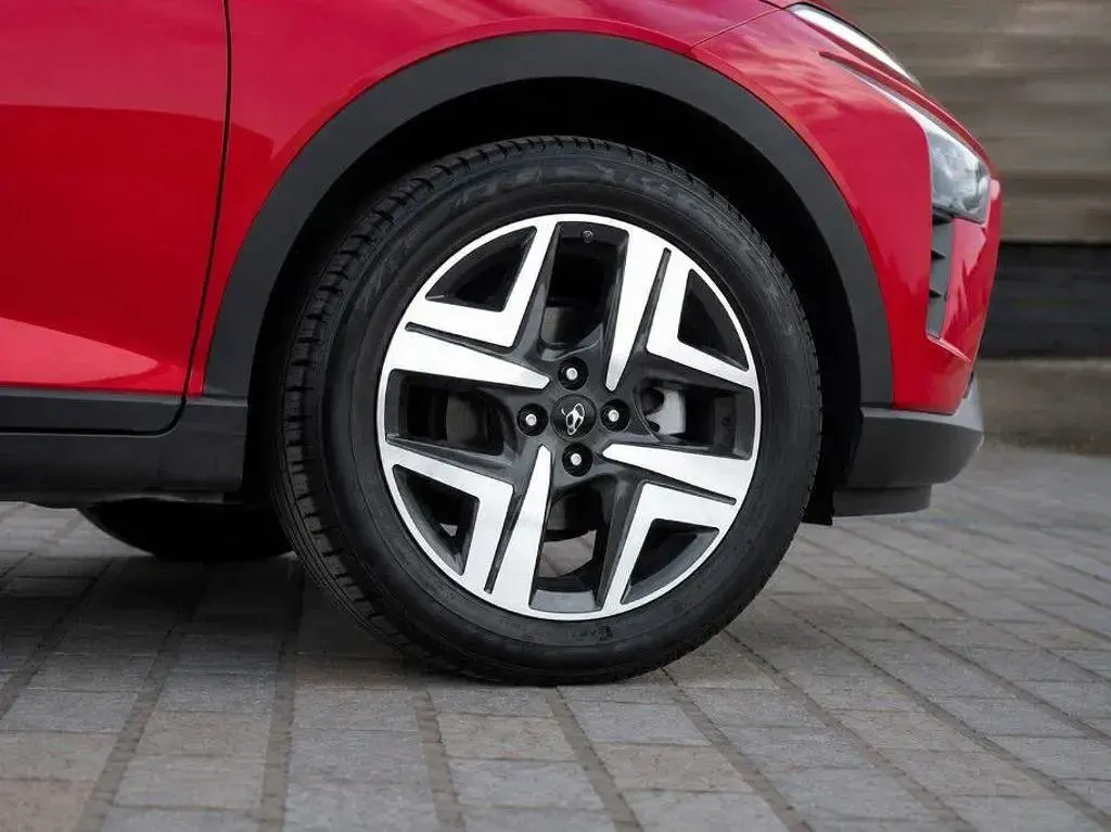 Used Hyundai Bayon Premium 100 HP (73 kW) 2023 Red SUV