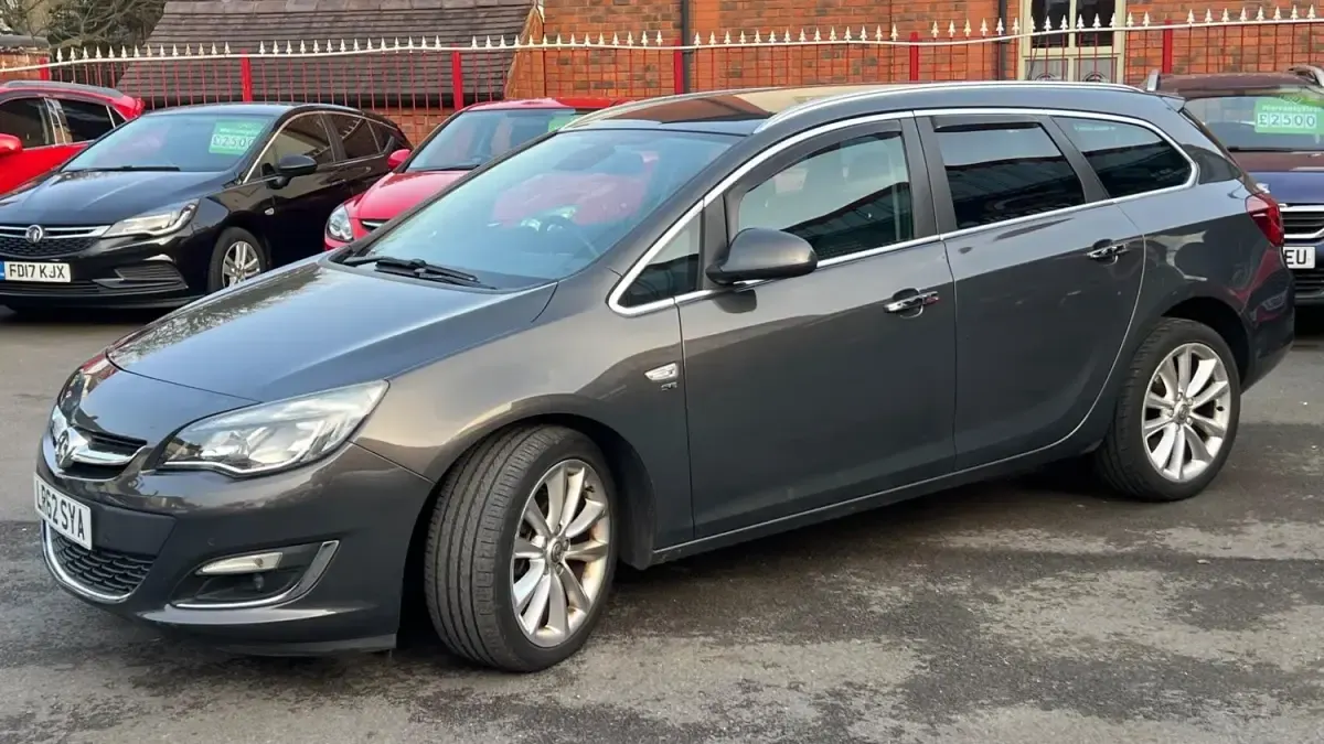 Second-hand Vauxhall Astra 165 CP (121 kW) 2012 Gri Break