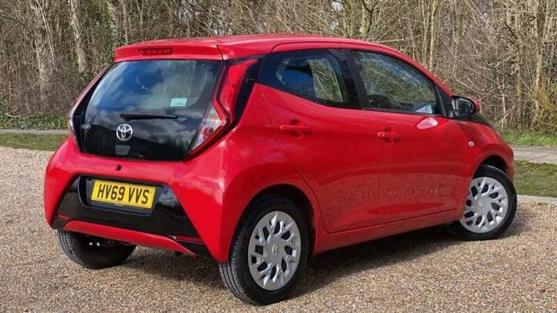 Used Toyota Aygo X-play 72 HP (52 kW) 2020 Red pop Hatchback