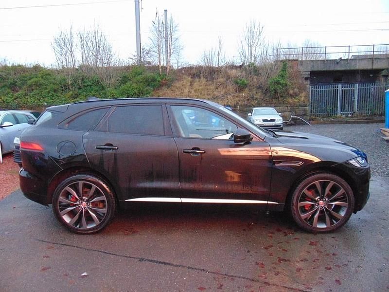 Used Jaguar F-Pace First Edition 300 HP (220 kW) 2016 Black SUV