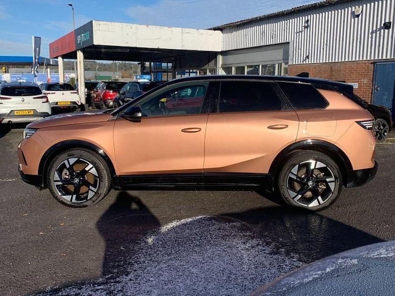 Used Vauxhall Grandland Ultimate 154 kW (210 HP) 2024 Brown SUV