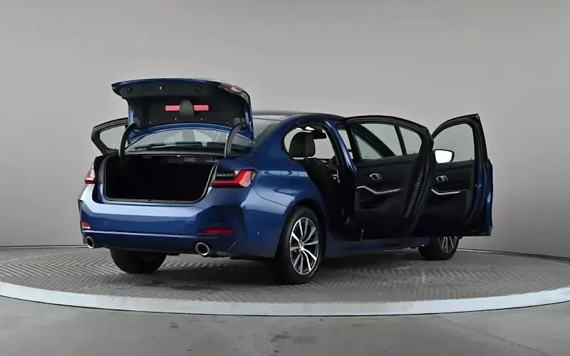 Used BMW 320 Sport Line 184 HP (135 kW) 2023 Blue Sedan