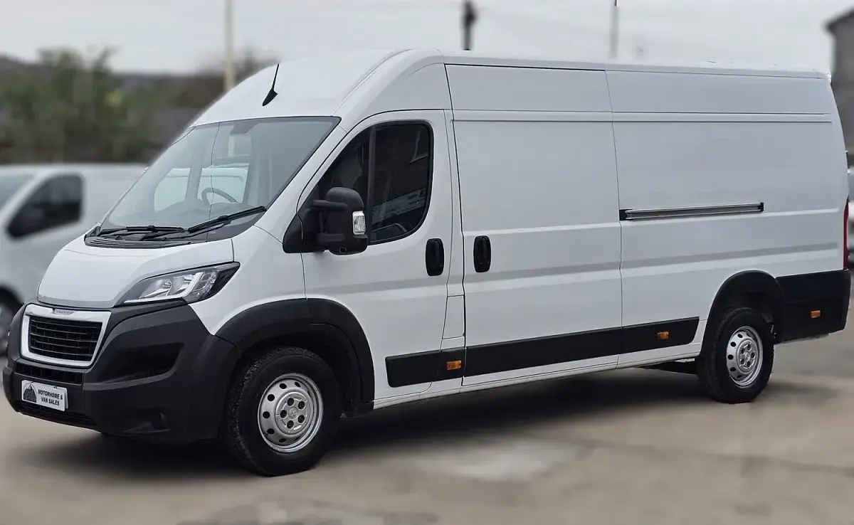 Used Peugeot Boxer 140 HP (102 kW) 2021 White Van