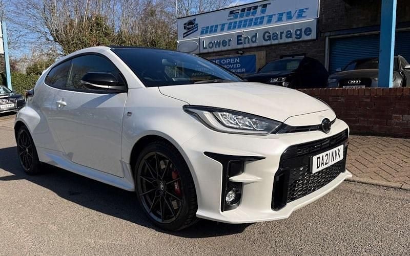 Used Toyota Yaris 272 HP (200 kW) 2021 White Hatchback