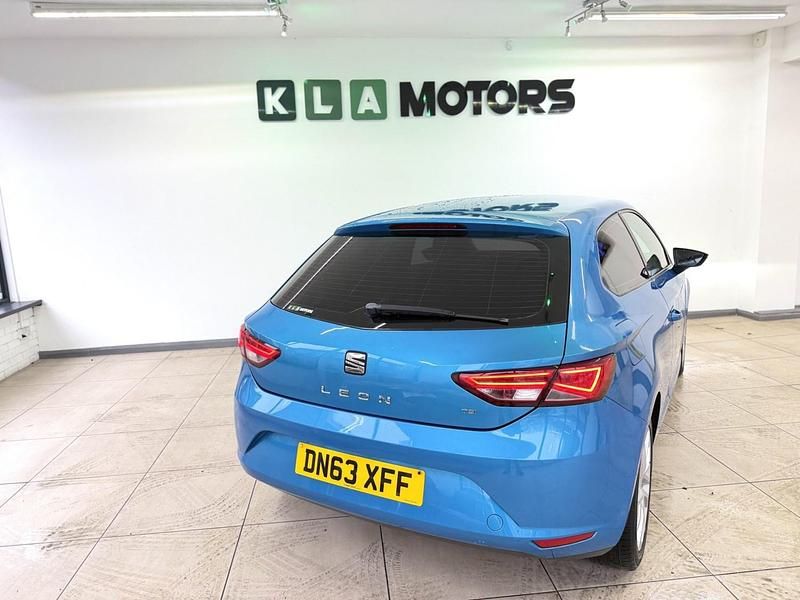 Used Seat Leon SE Technology 105 HP (77 kW) 2013 Blue Hatchback