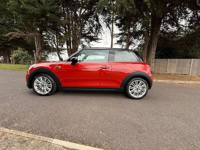 Used Mini Cooper Hatch 136 HP (100 kW) 2016 Red Hatchback