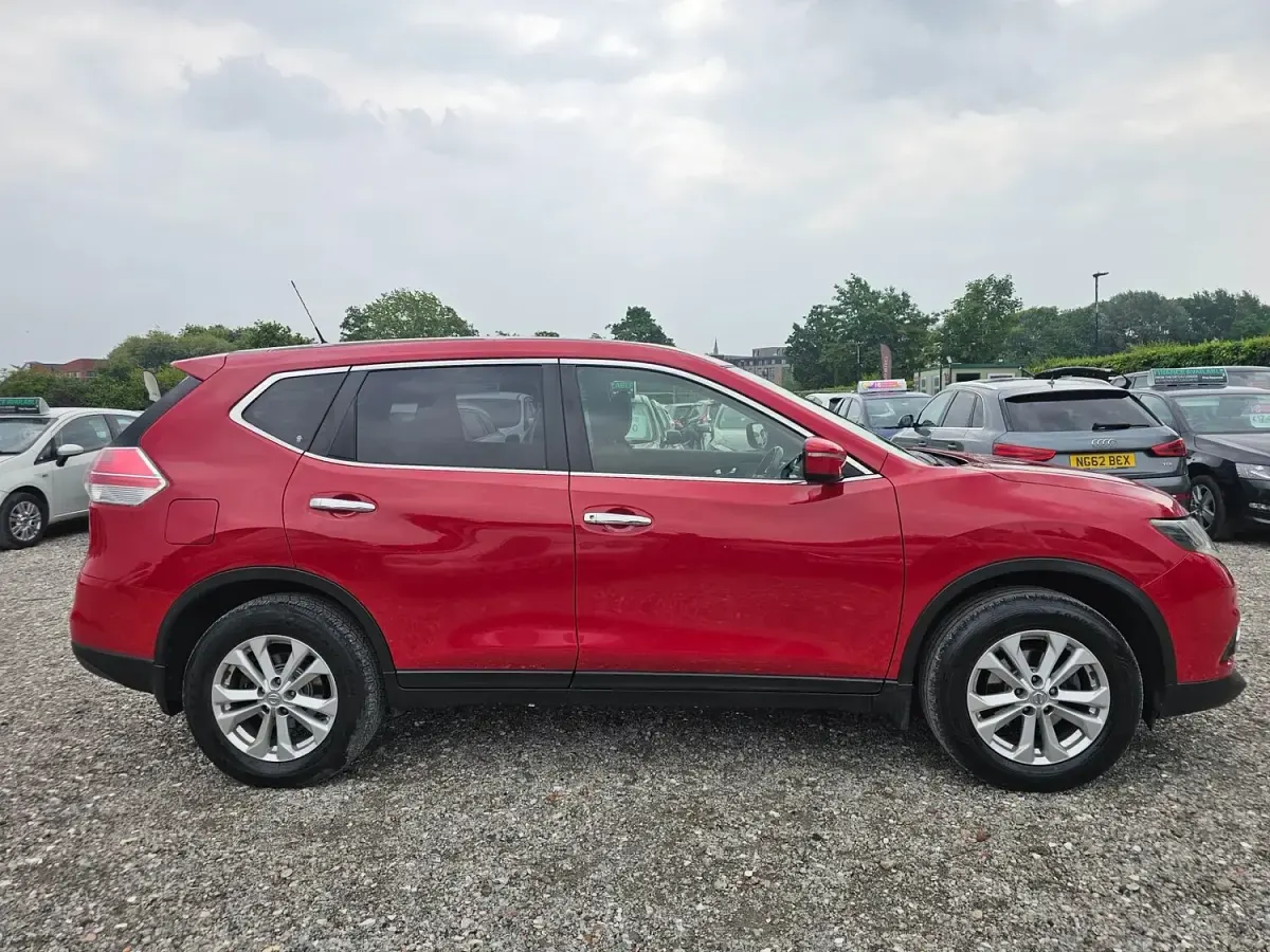 Używany Nissan X-Trail Acenta 163 KM (119 kW) 2016 Czerwony SUV