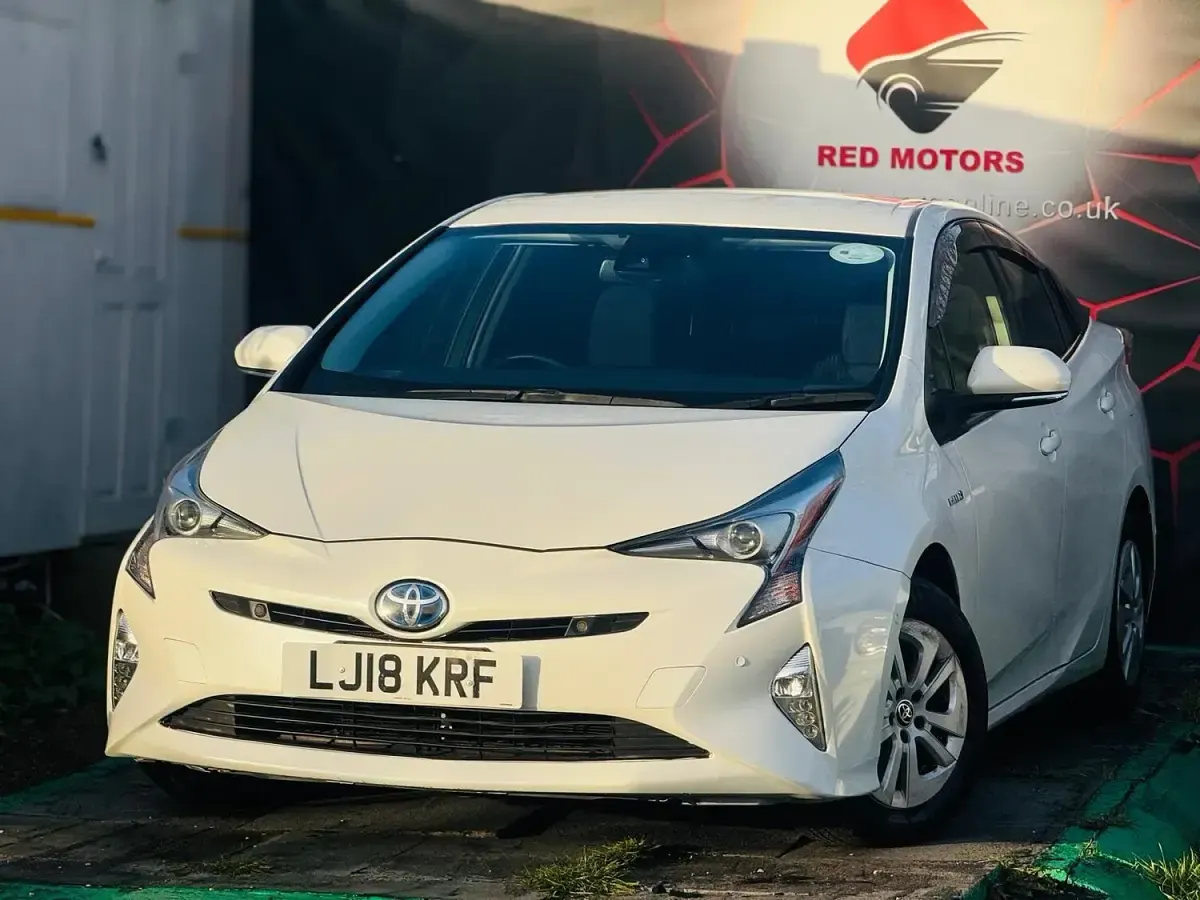 Used Toyota Prius 122 HP (89 kW) 2022 White Hatchback