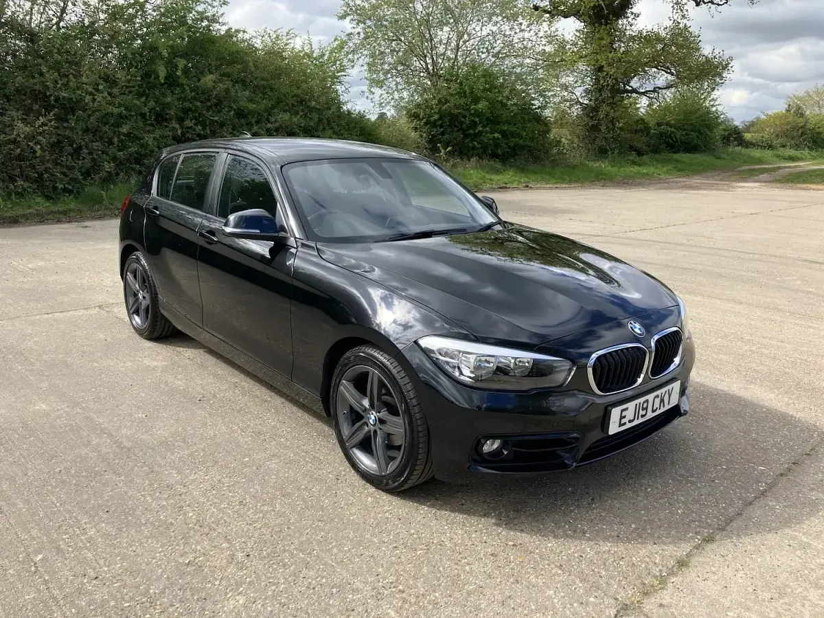 Used BMW 118 Sport Line 2019 Black Hatchback
