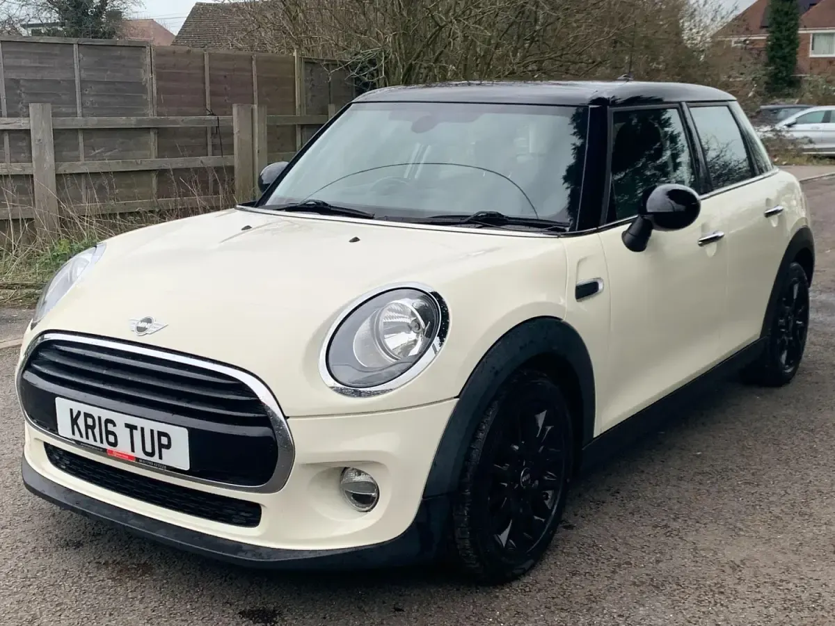 Używany Mini Cooper Hatch 2016 Biały Hatchback