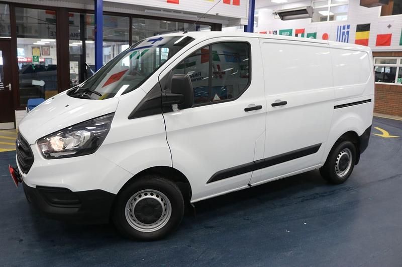 Used Ford Transit Custom 105 HP (77 kW) 2018 White Van