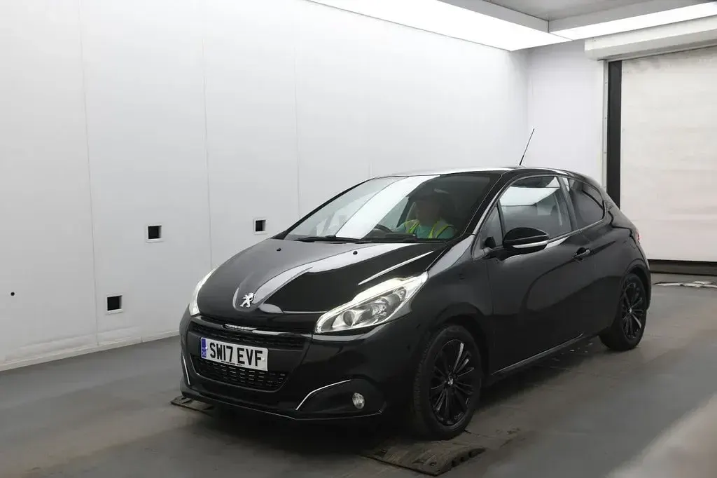 Used Peugeot 208 82 HP (60 kW) 2017 Black Hatchback