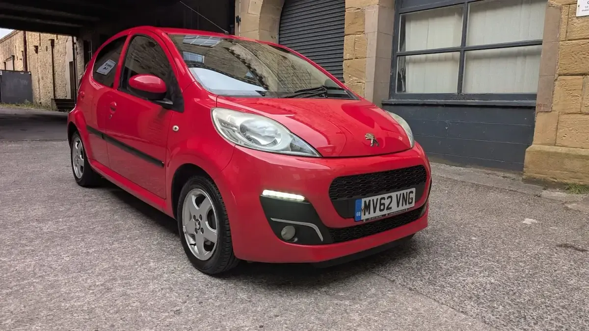 Used Peugeot 107 Allure 68 HP (50 kW) 2012 Red Hatchback