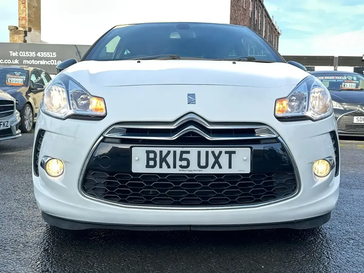 Used Citroën DS3 90 HP (66 kW) 2015 White Hatchback