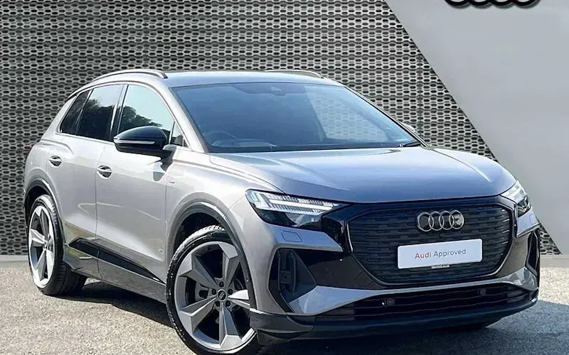 Begagnad Audi Q4 e-tron Black Edition 219 kW (299 HK) 2023 SUV