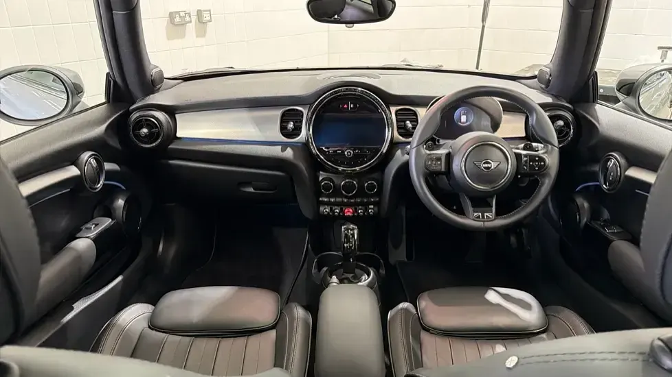 Used Mini Cooper S Exclusive 176 HP (129 kW) 2023 Silver Hatchback